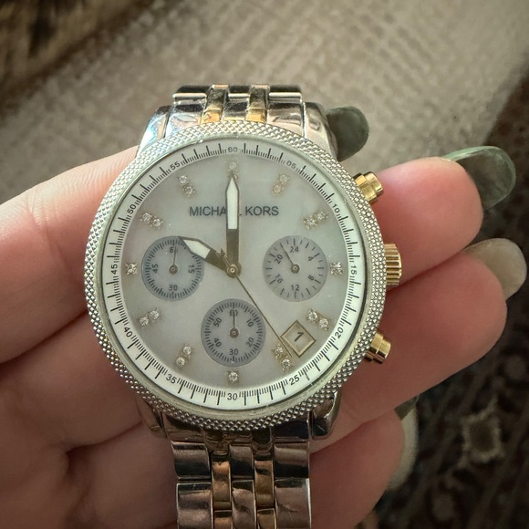 Beautiful watch - Picture 2 of 4